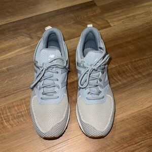 New Balance sneakers sz 9.